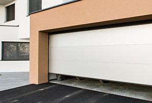 automatické upozornění na dlouho otevřená vrata v chytrém domě