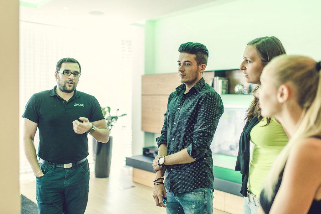 Lidé v chytré domácnosti