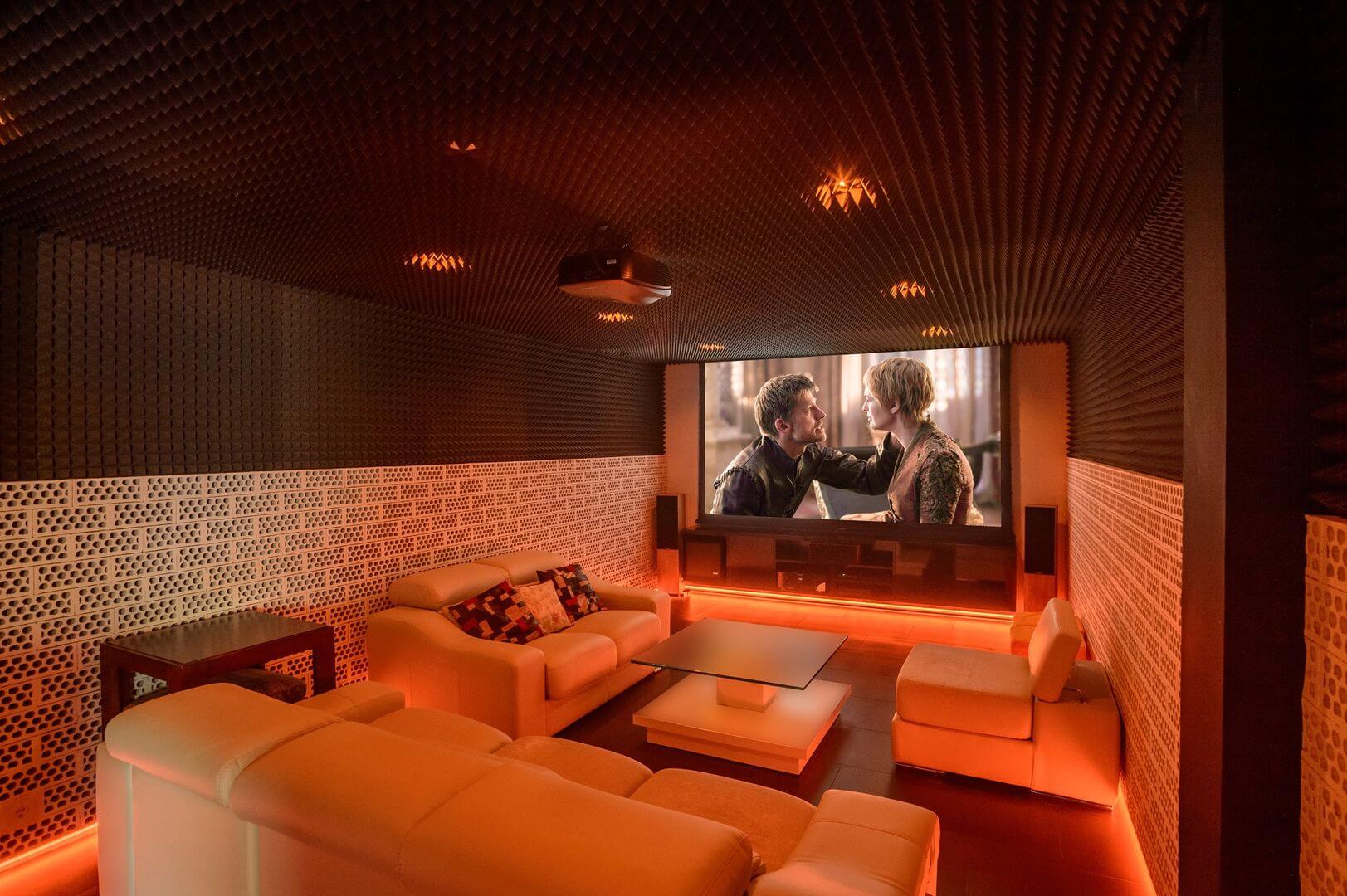 Domácí kino s projektorem