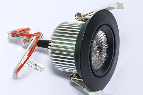 Bodové svítidlo s masivním hliníkovým chladičem