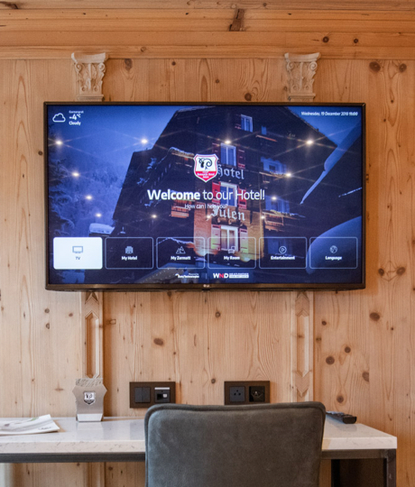 Televize v pokojích hotelu Julen