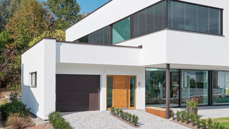 Bílý moderní dům