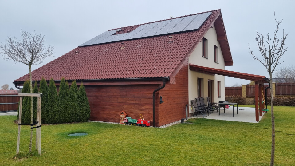 Pohled na dům ze zahrady