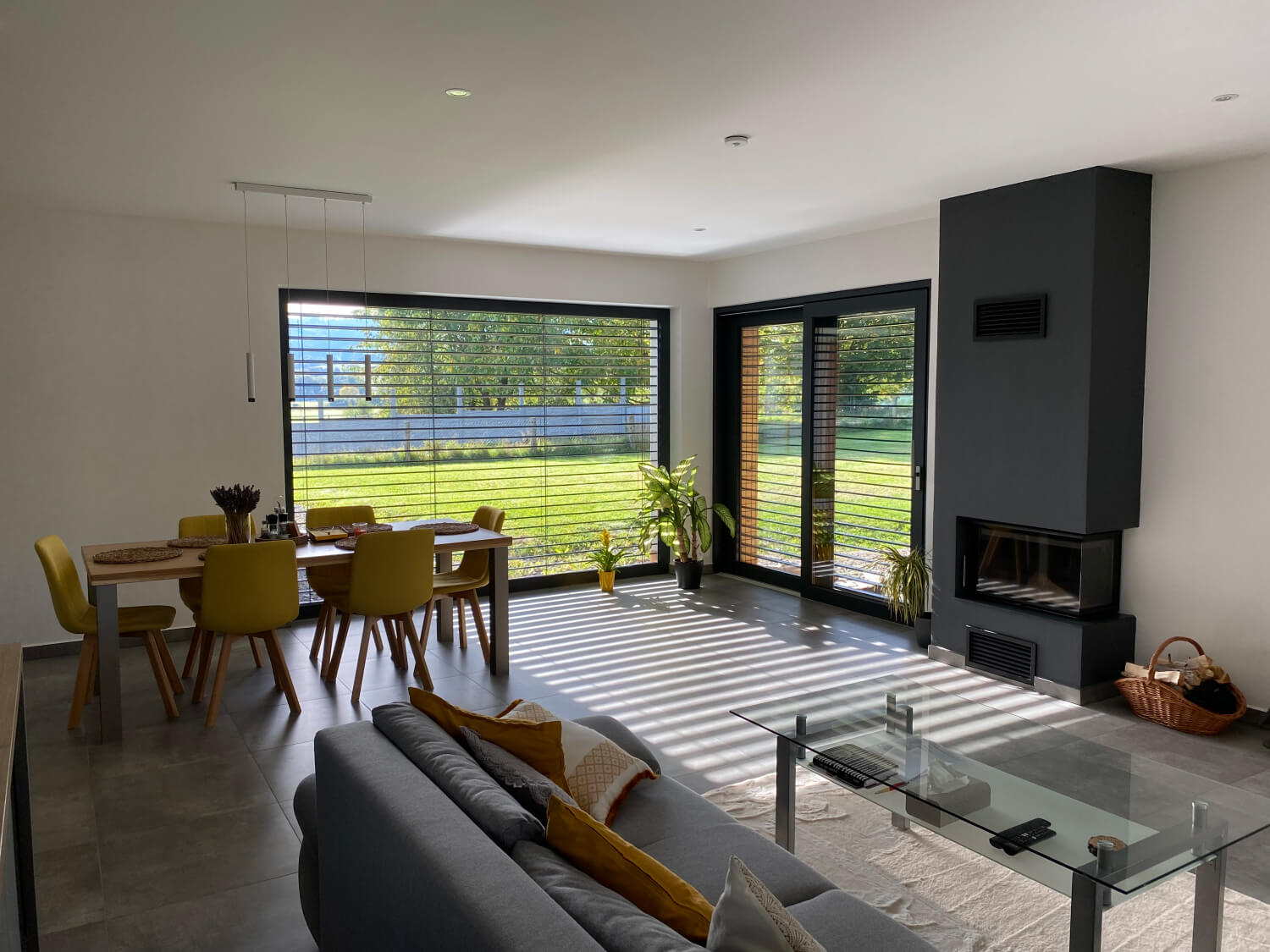 Jídelna u obýváku