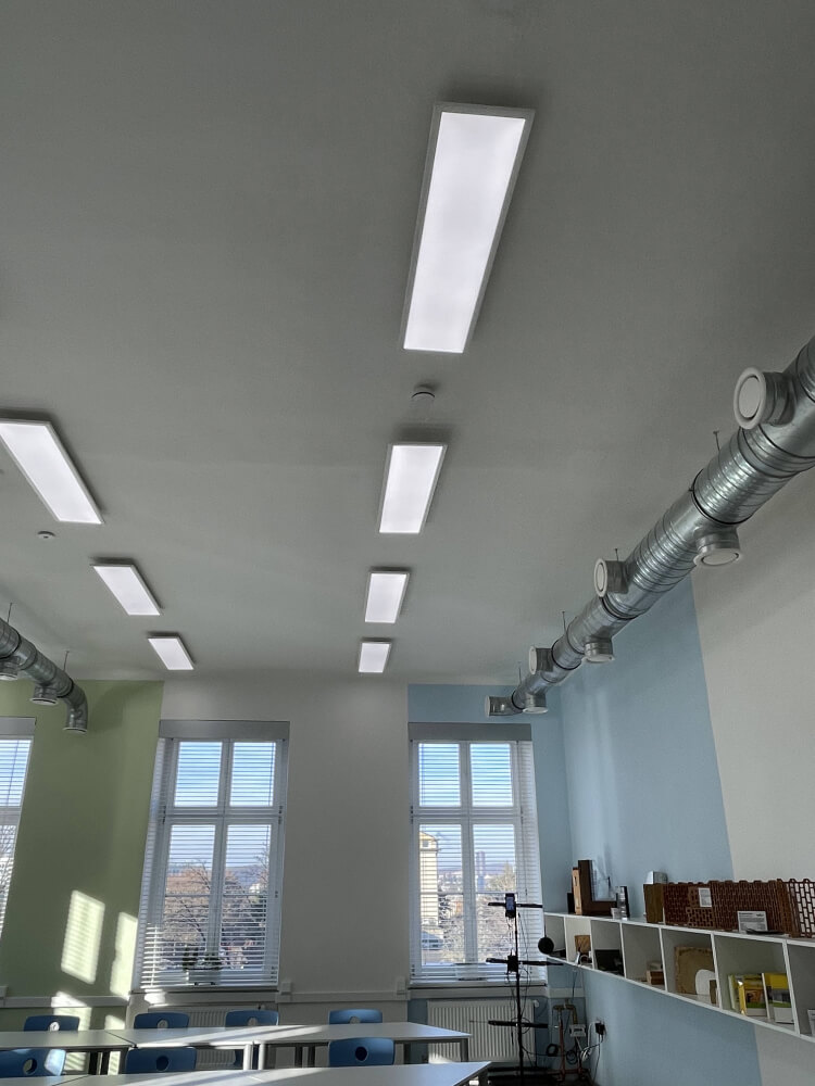 Osvětlení učebny, Senzor přítomnosti a Detektor kouře