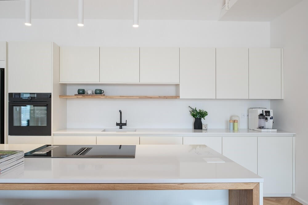 Kuchyň vzorového domu GOOPAN v Mokrovratech