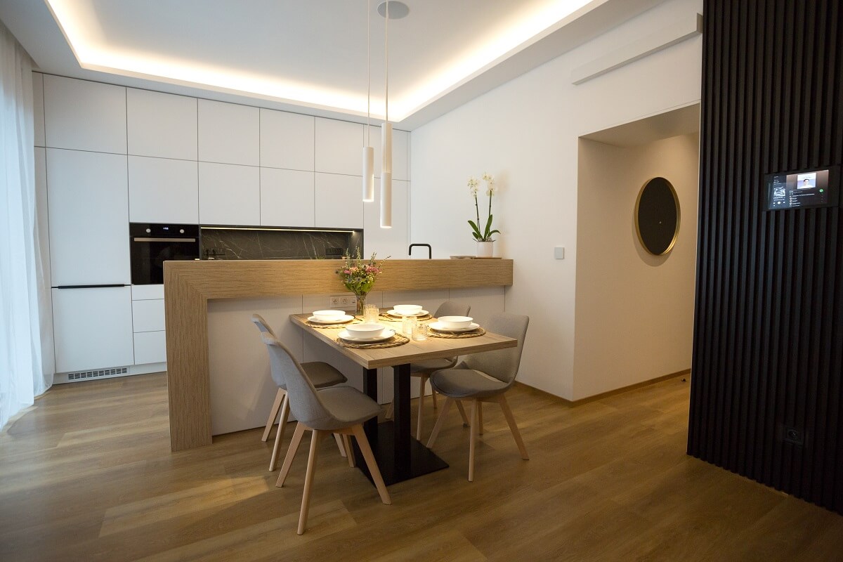 Jídelní kout s kuchyní