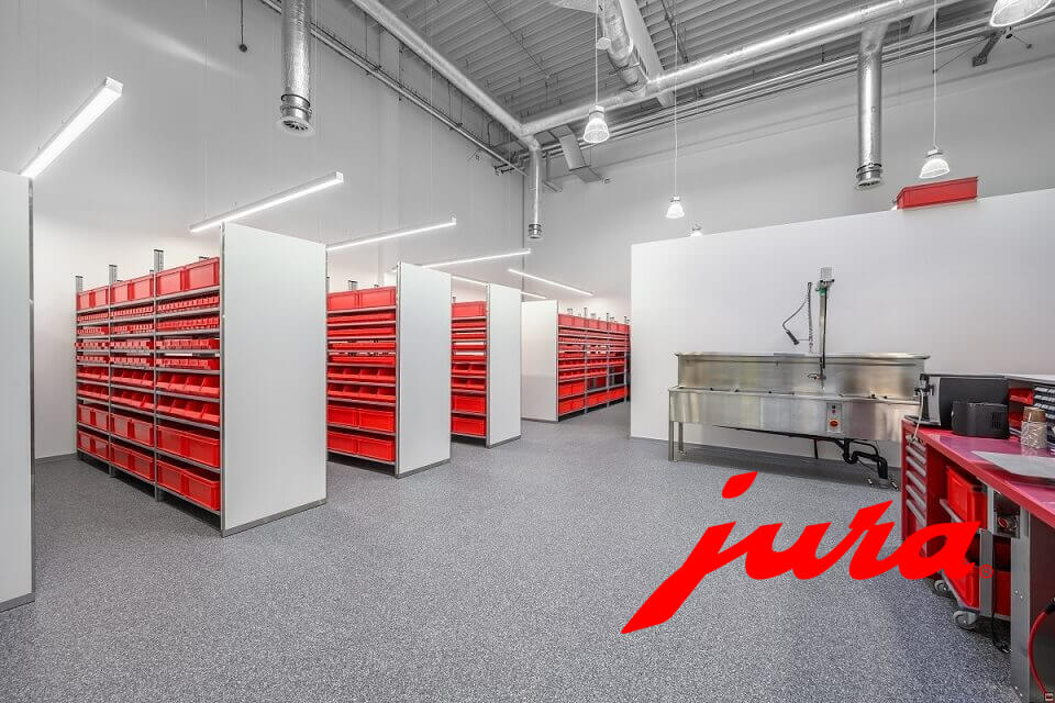 Sklady v pražském showroomu kávovarů Jura (ilustrační obrázek)