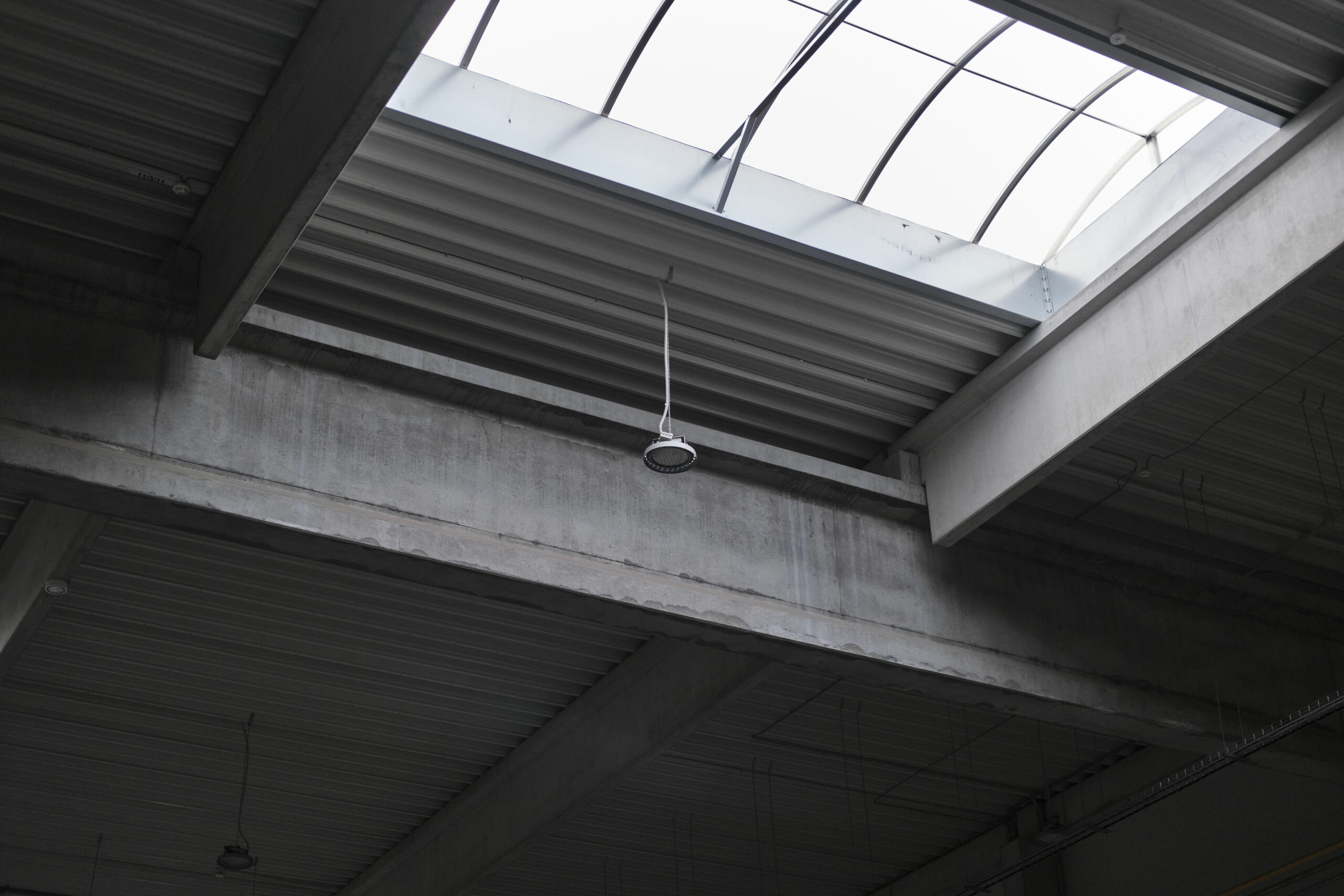 Senzor přítomnosti a světlík ve skladu