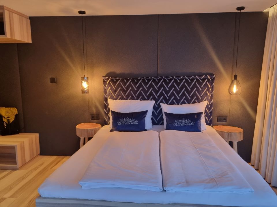 Ložnice s příjemným osvětlením