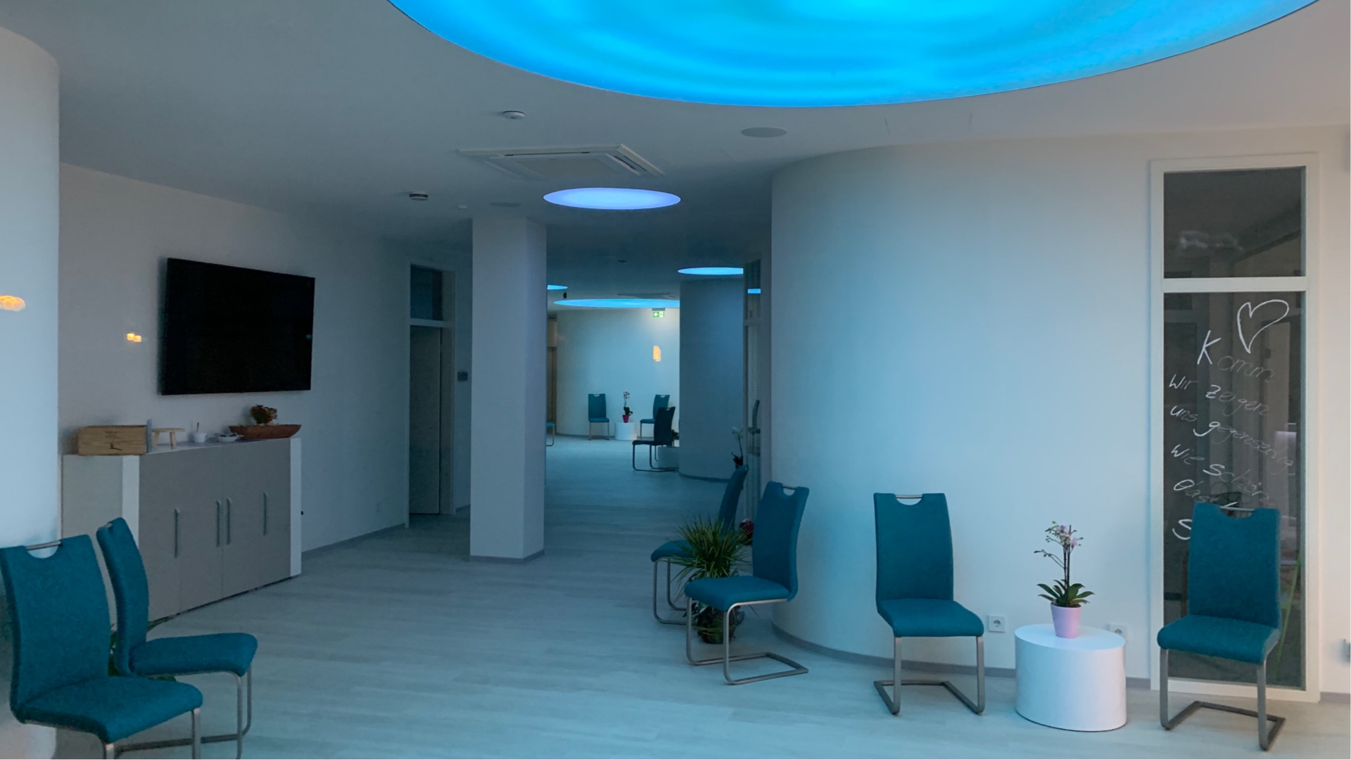 Das Brustzentrum – Wartebereich mit Nachtmodus Das Brustzentrum – Wartebereich mit Nachtmodus
