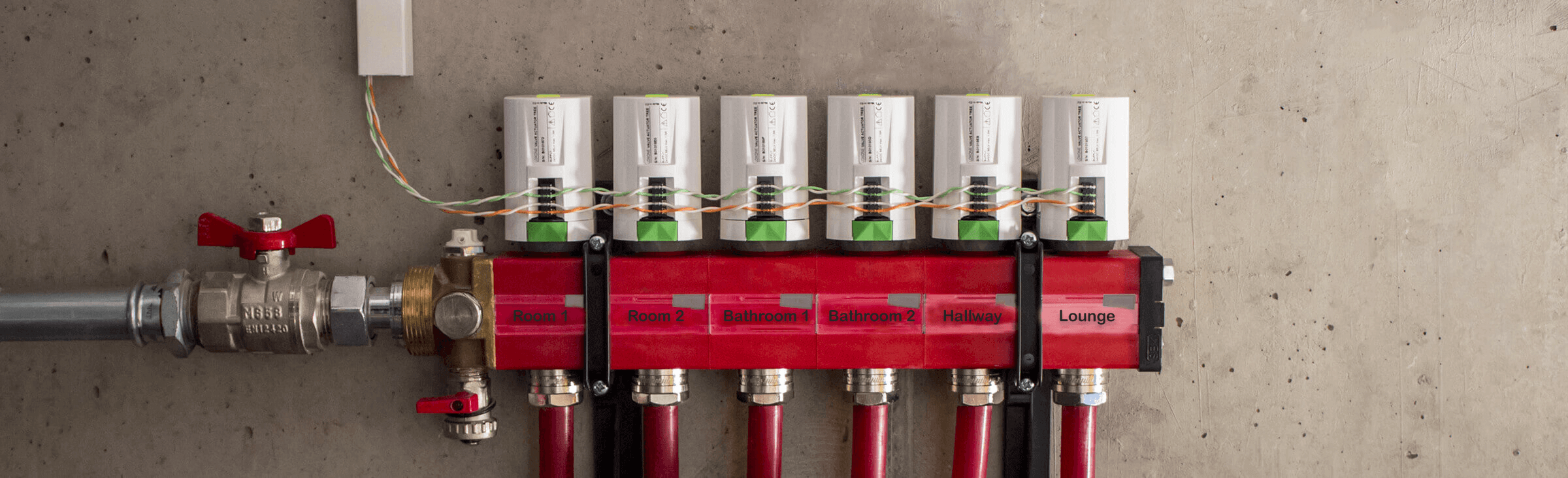 Stellantrieb regelt Fußbodenheizung