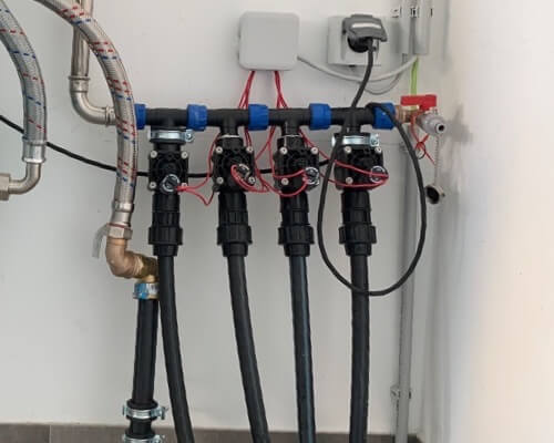 Automated distribution valve for automatic garden watering