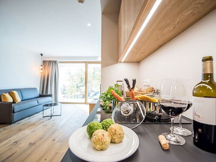 Alpenrose-cooking-in-kitchen ©Hotel Alpenrose