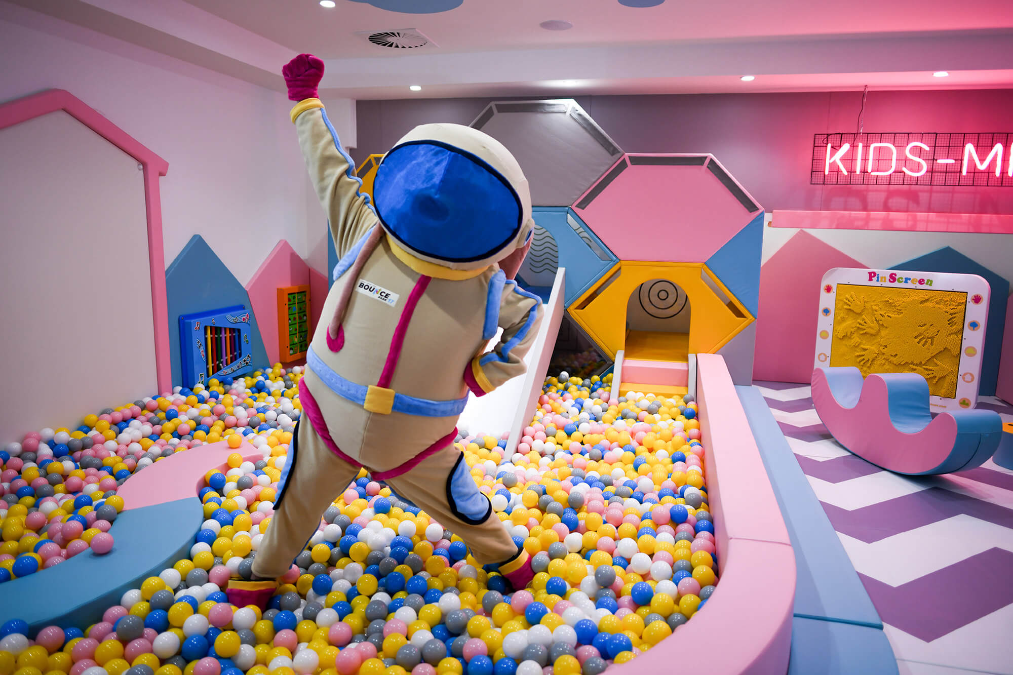 kids-ball-pit-adventure-park