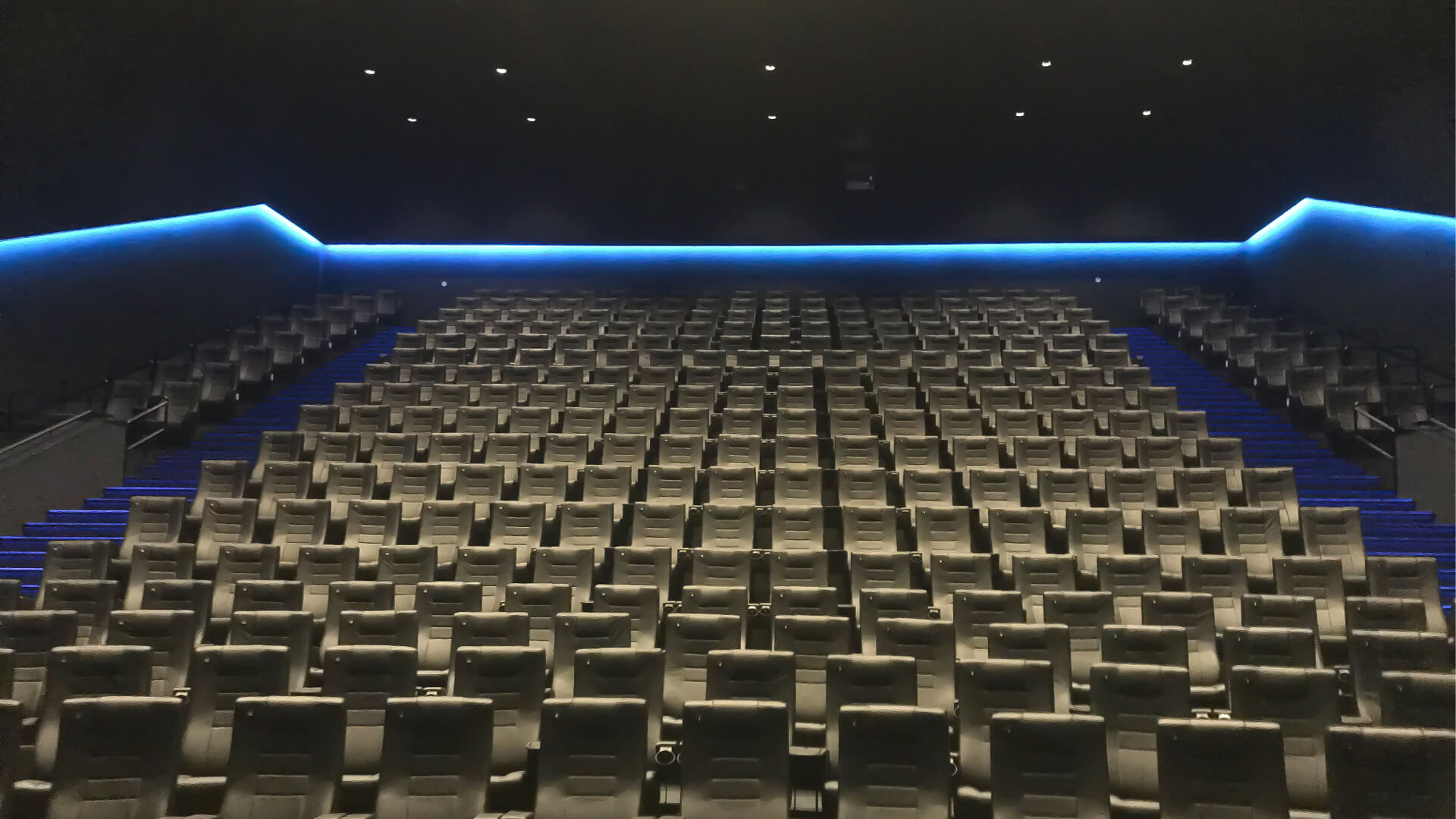 Blog-cineplexx-cinema-seats-blue-lighting-C Cineplexx Millennium City Wien