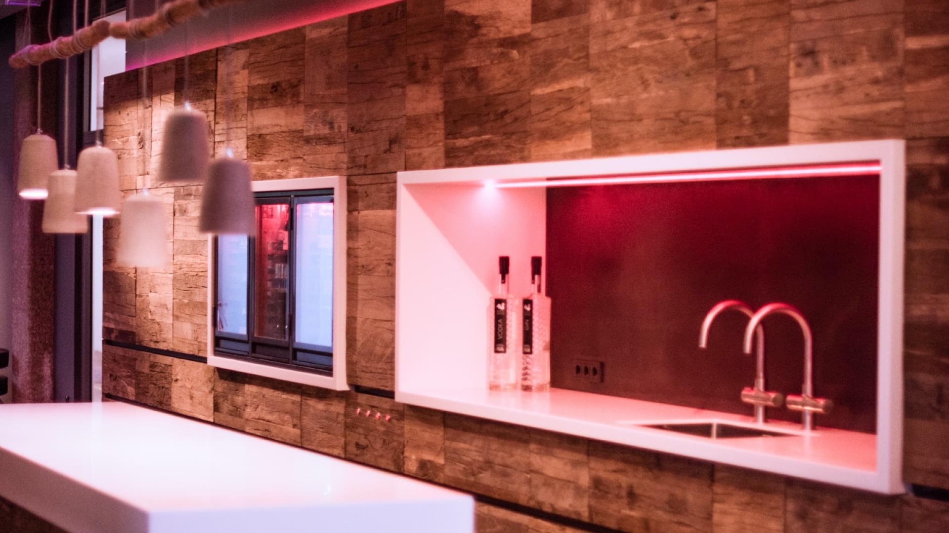 ph-advertising-agency-lunik2-bar-area-loxone-light Lunik 2 – Getränkebar