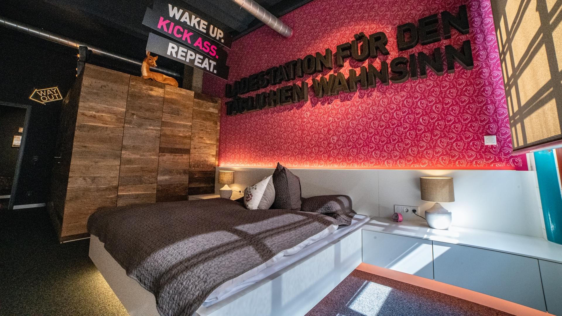 ph-advertising-agency-lunik2-hotel-room Lunik2 – Schlafzimmer mit Loxone ausgestattet