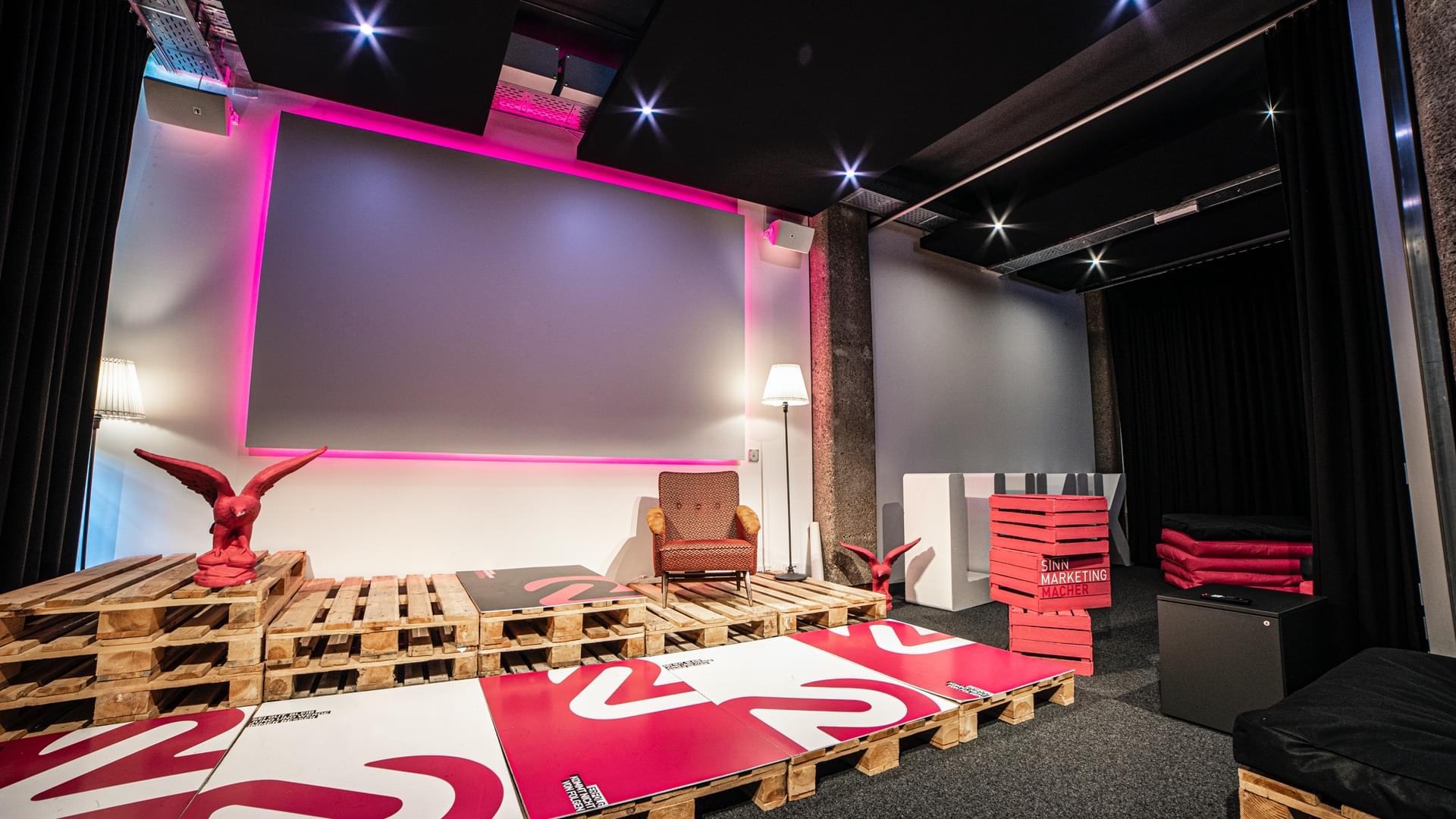 ph-advertising-agency-lunik2-stage Lunik 2 – Multimedia Room mit Loxone ausgestattet