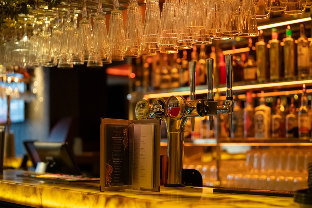 PH-The-Optimist-Automated-Bar-Lighting-C