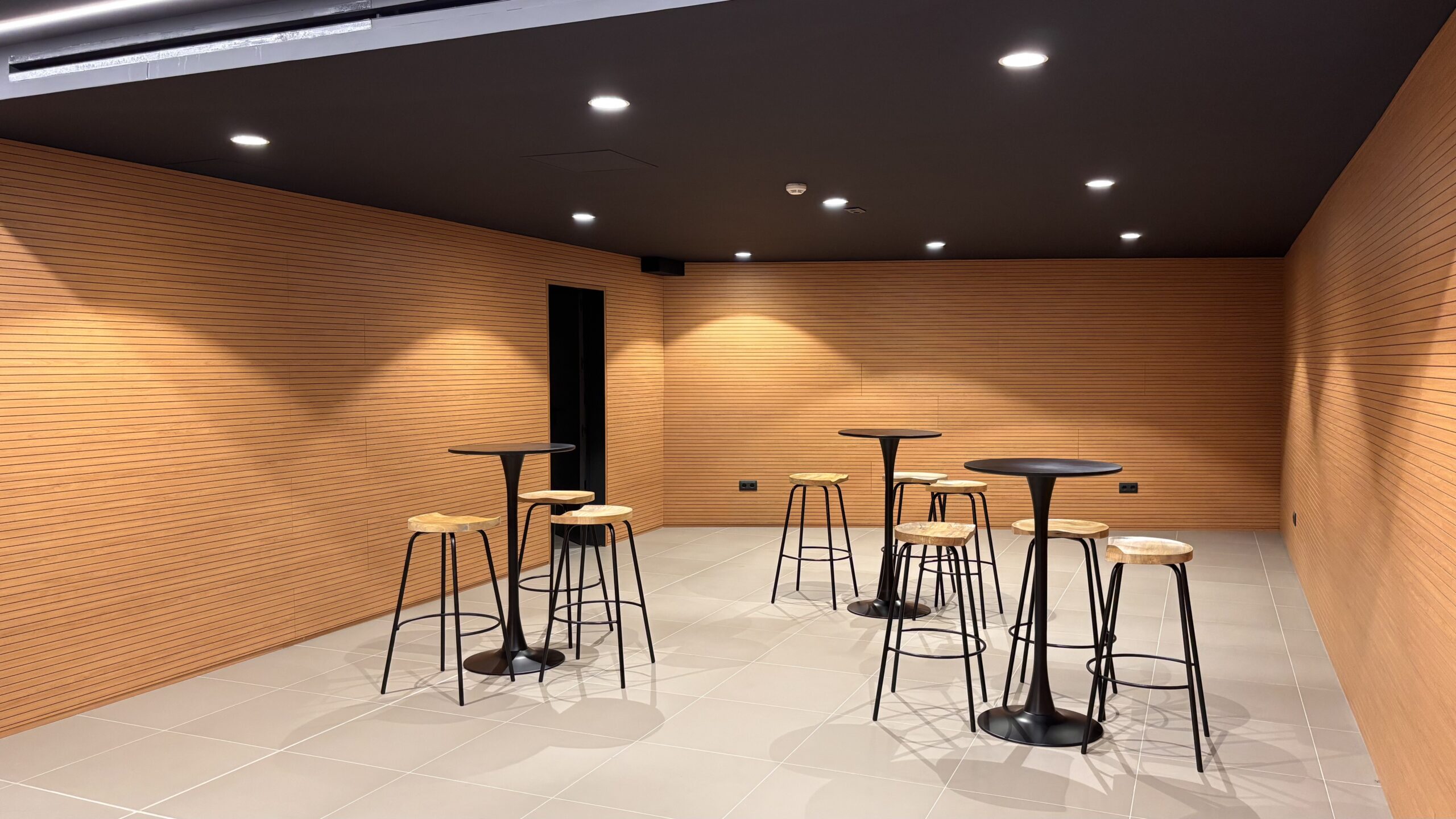 Touch Pure Flex Weiß an der Wand