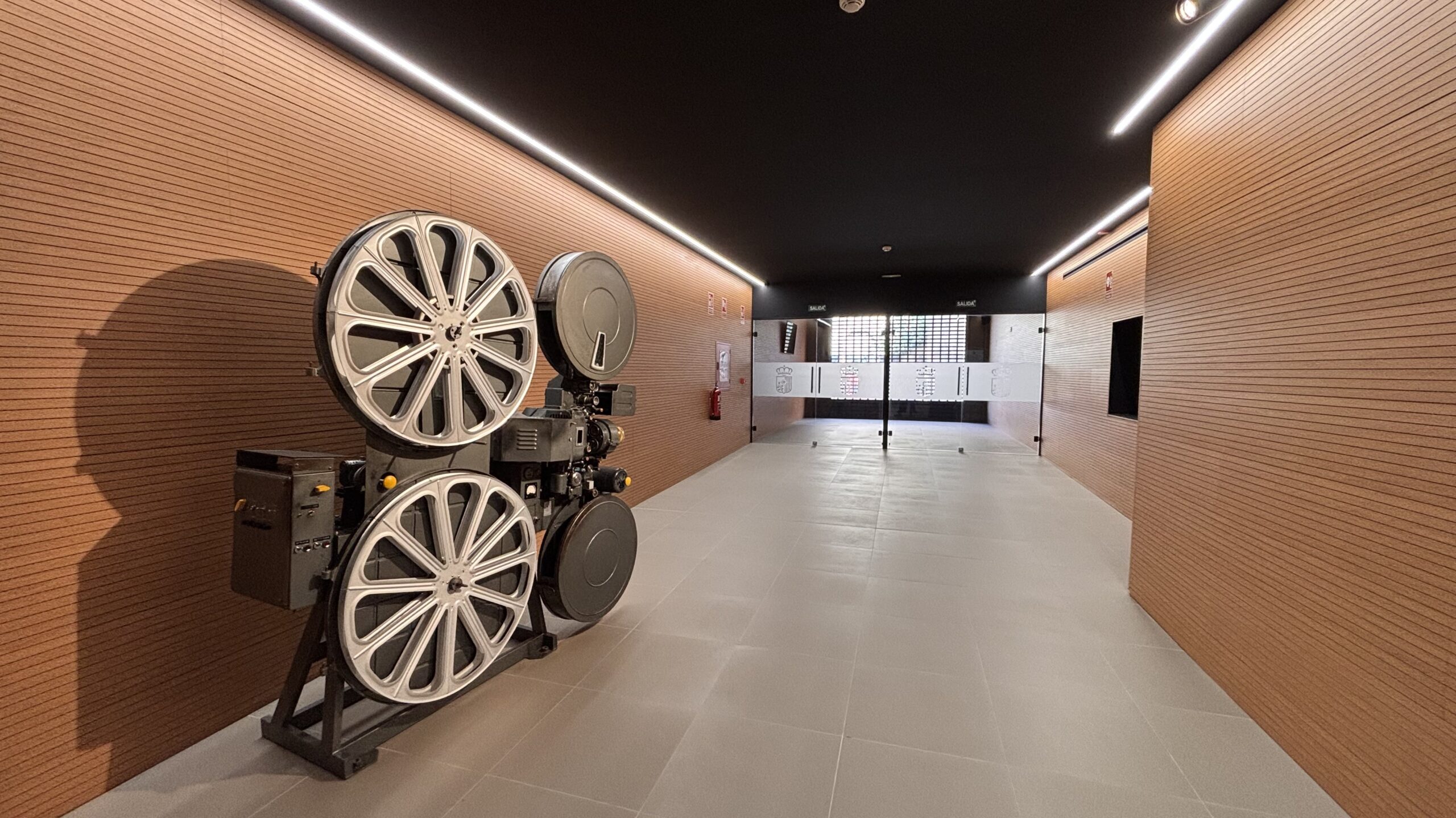 Touch Pure Flex Weiß an der Wand