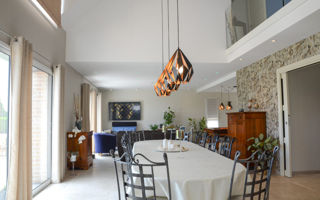 De la conception à la réalisation d’une Smart Home Loxone : découvrez le parcours d’une famille de quatre personnes