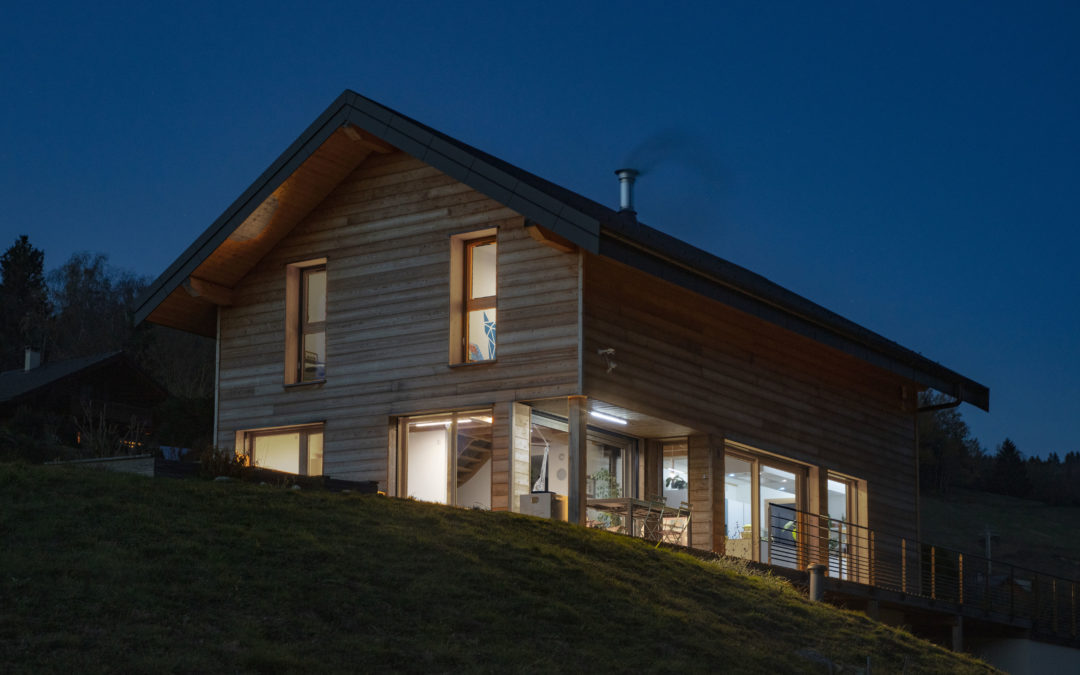 Passivhaus in Savoie : a highly energy autonomous house in the Alps