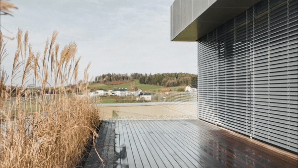 Automatic shading that slowly moves up and down