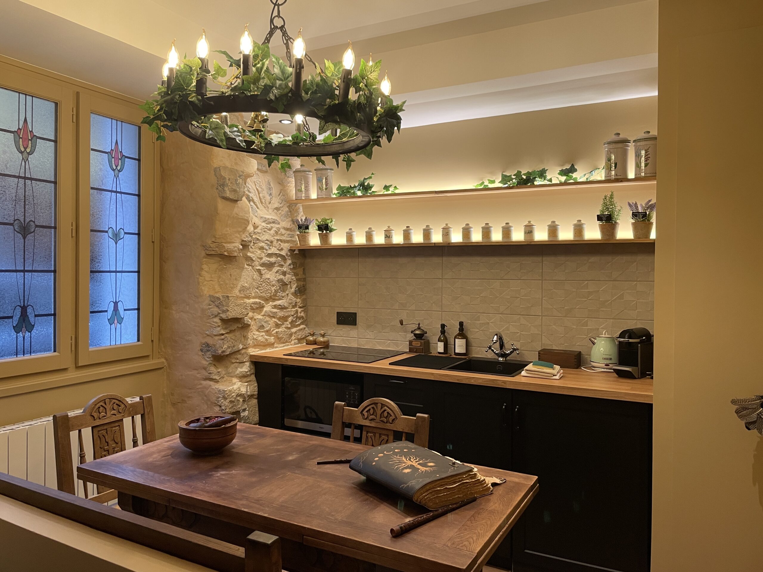 Obľúbený nápoj si môžete vychutnať aj na vonkajšej terase s príjemným sedením