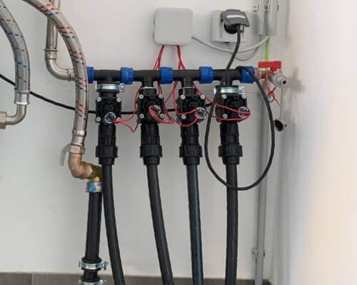 Distributore automatico  delle valvole che si usa per l’irrigazione automatica del giardino