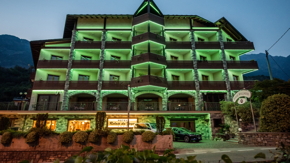 illuminazione hotel verde Tasting room in Smart Winery