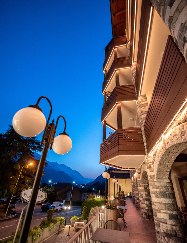 PH-Portrait-Blog-Hotel-Relay-du-Foye-1 Bottle of wine and glass