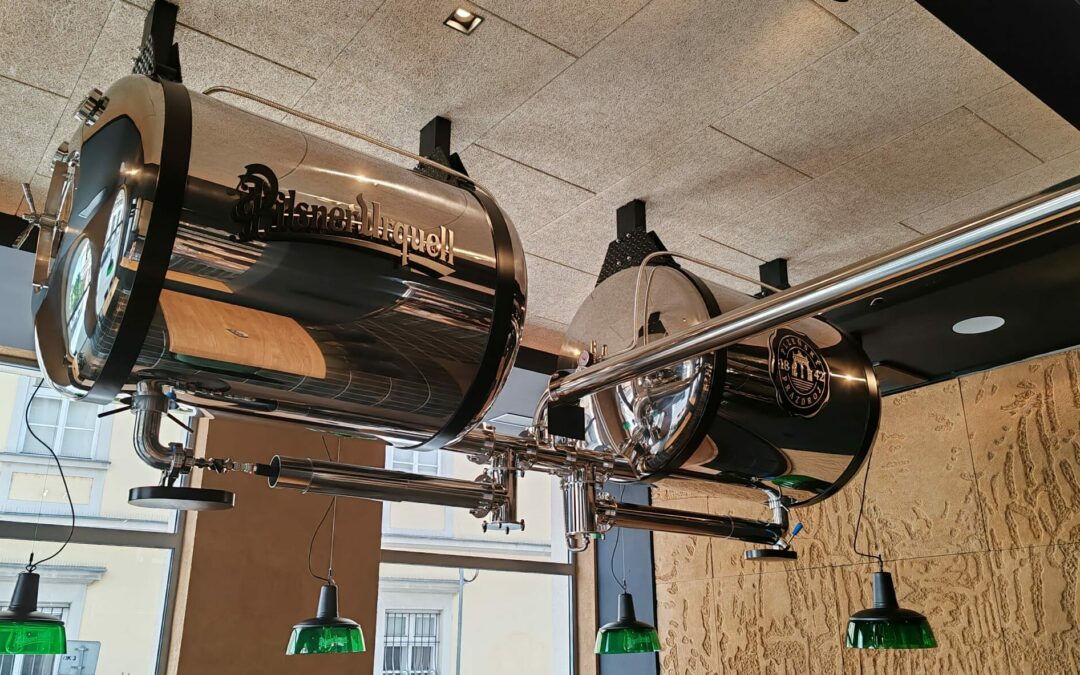 Deze herberg in Ostrava zal je verrassen met tanks aan het plafond en slimme audio