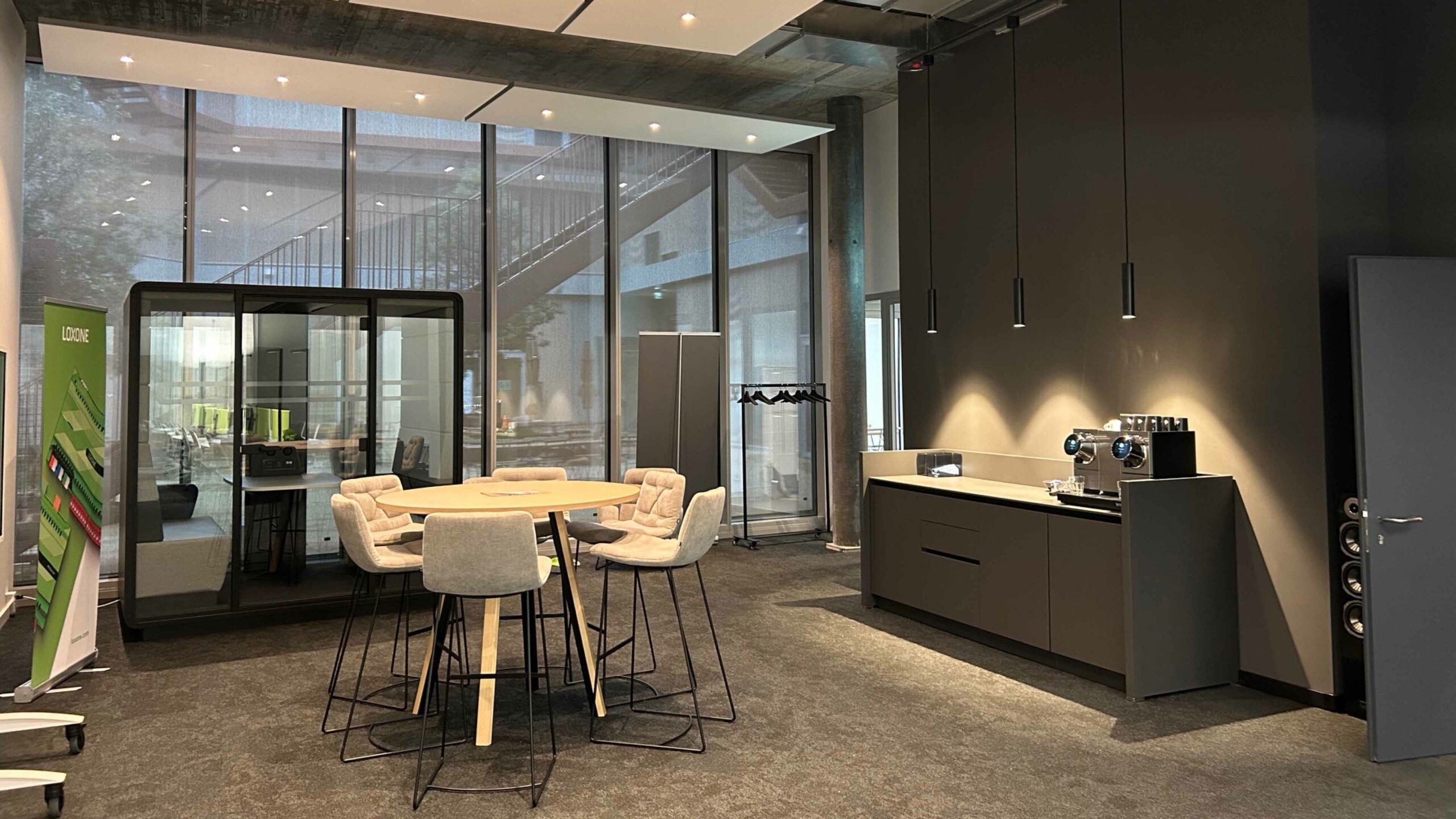 Loxone Germany, Empfangsbereich Office