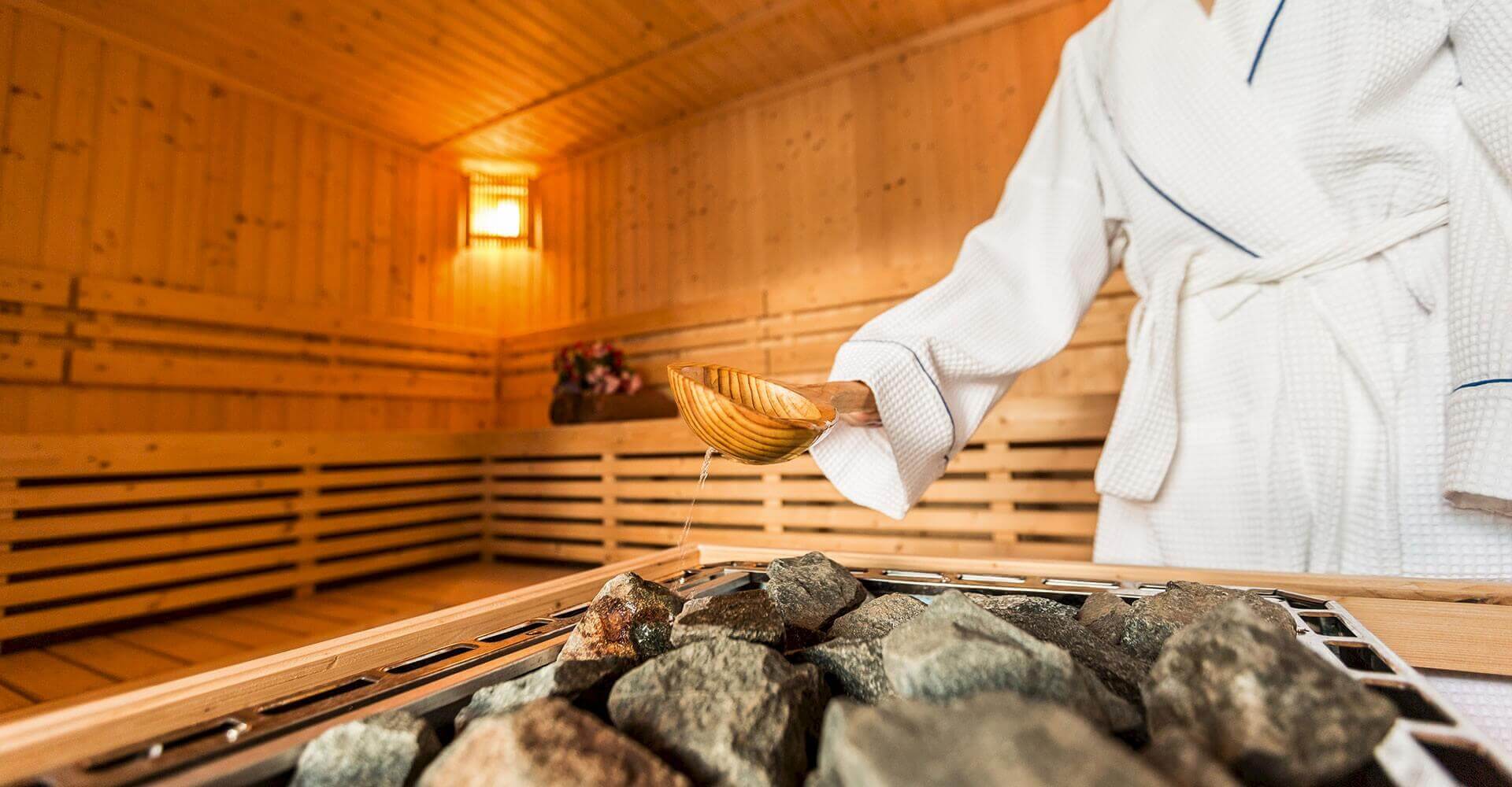 2020.18.06 Alpenrose Sauna person ©Hotel Alpenrose