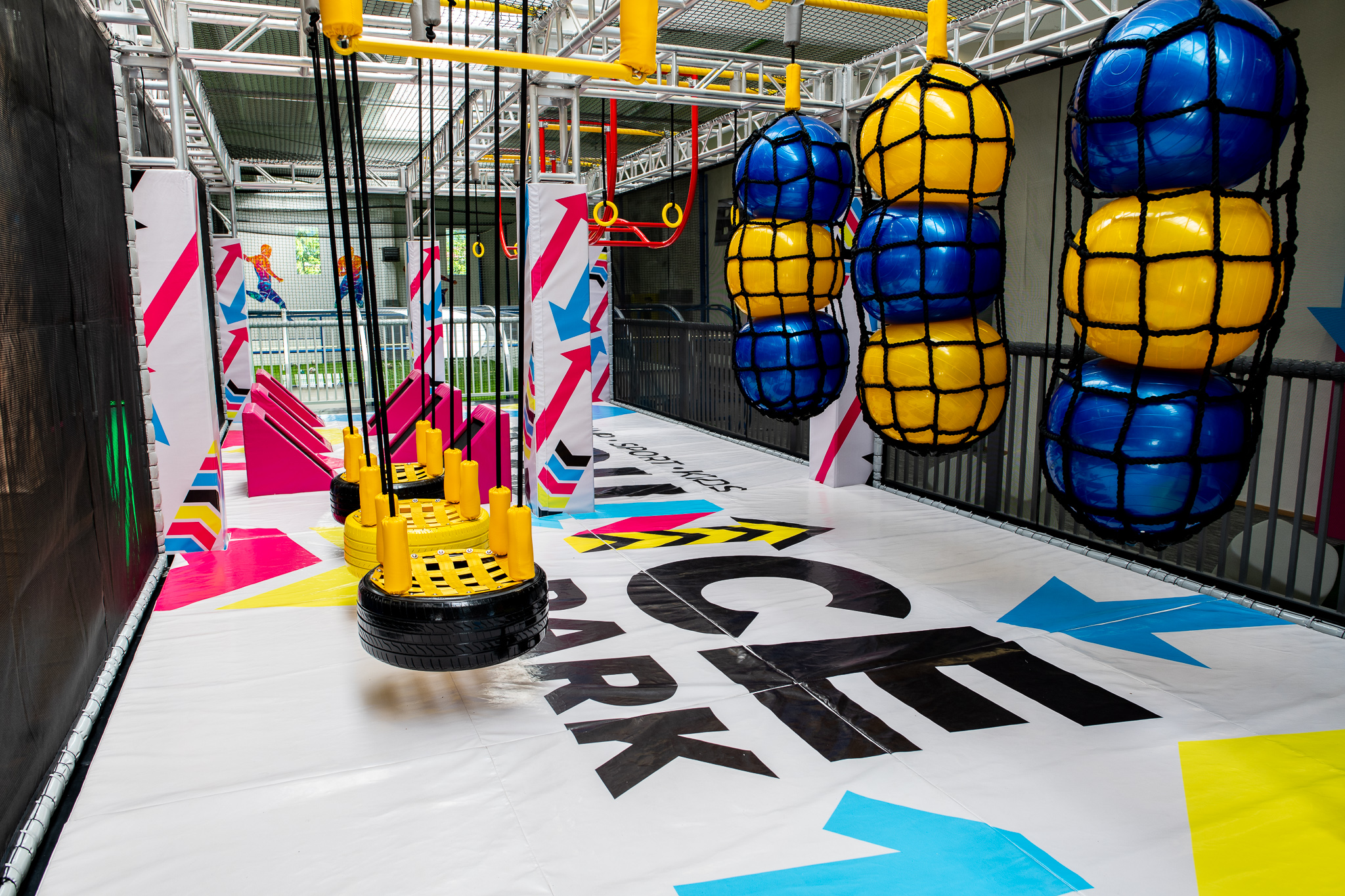 Arena do skakania z piłkami