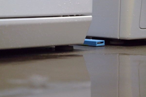 Wyciek wody pod pralką