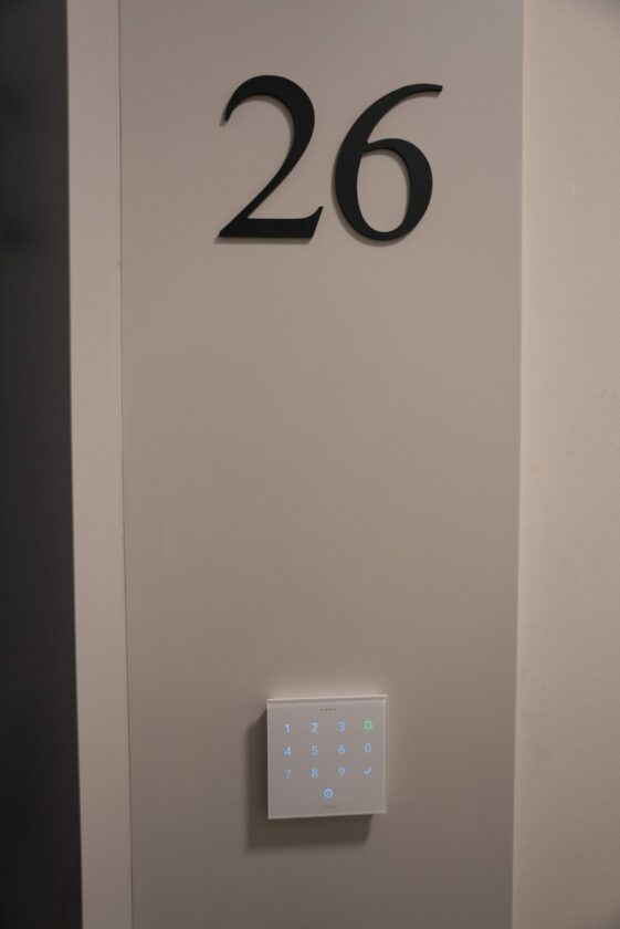 NFC Code Touch przy wejściu