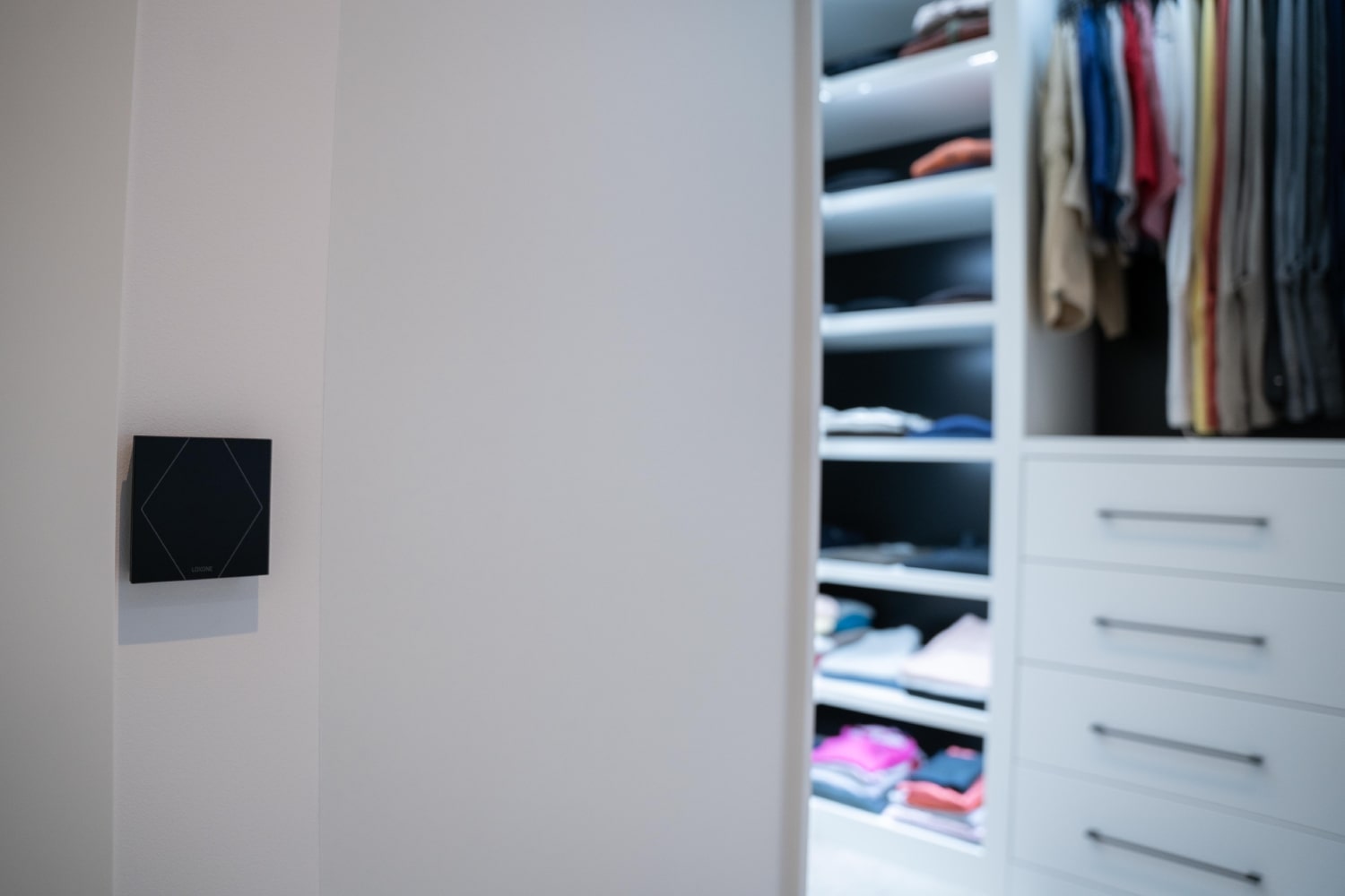 Przycisk Touch w garderobie