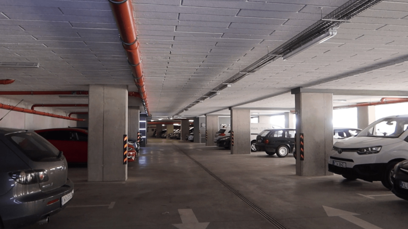 Cykliczne wentylowanie części zamkniętej garażu zapewnia świeże powietrze.