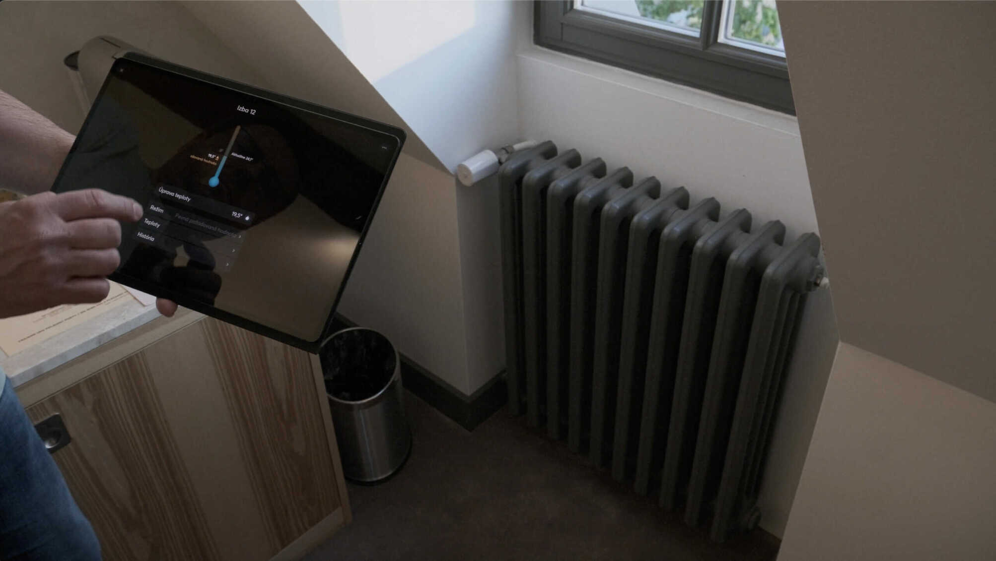 Łatwe sterowanie ogrzewaniem w poszczególnych pomieszczeniach za pomocą aplikacji Loxone