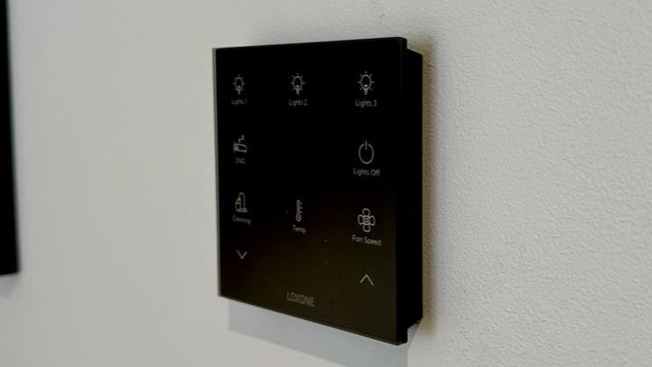 Touch Pure Flex na ścianie