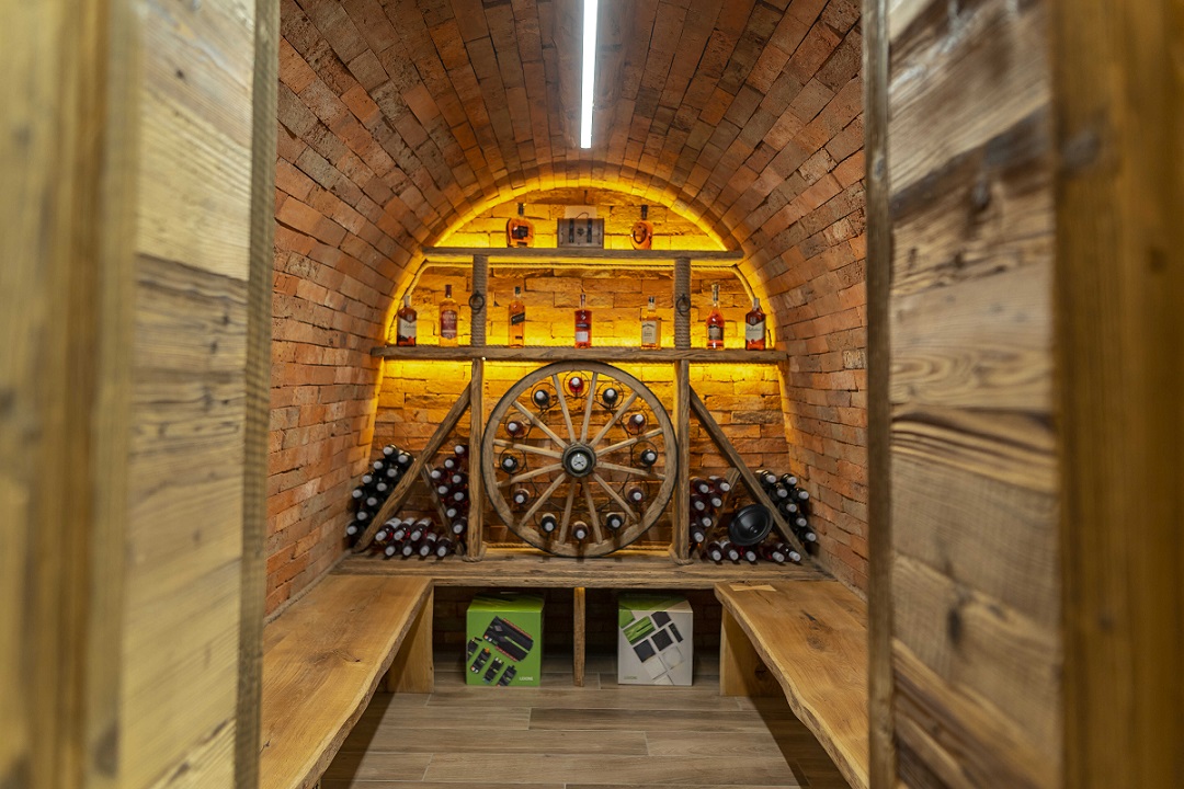 Vínna pivnica v showroome HElektronik