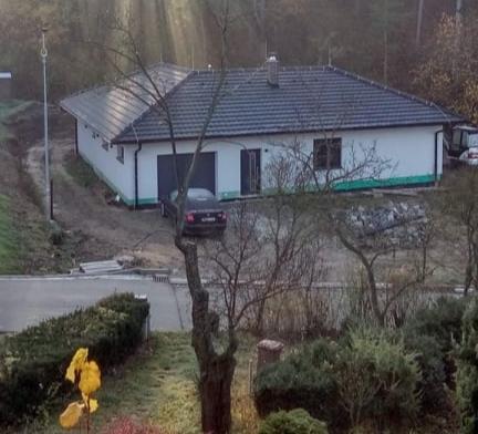 Pohľad na dom z diaľky