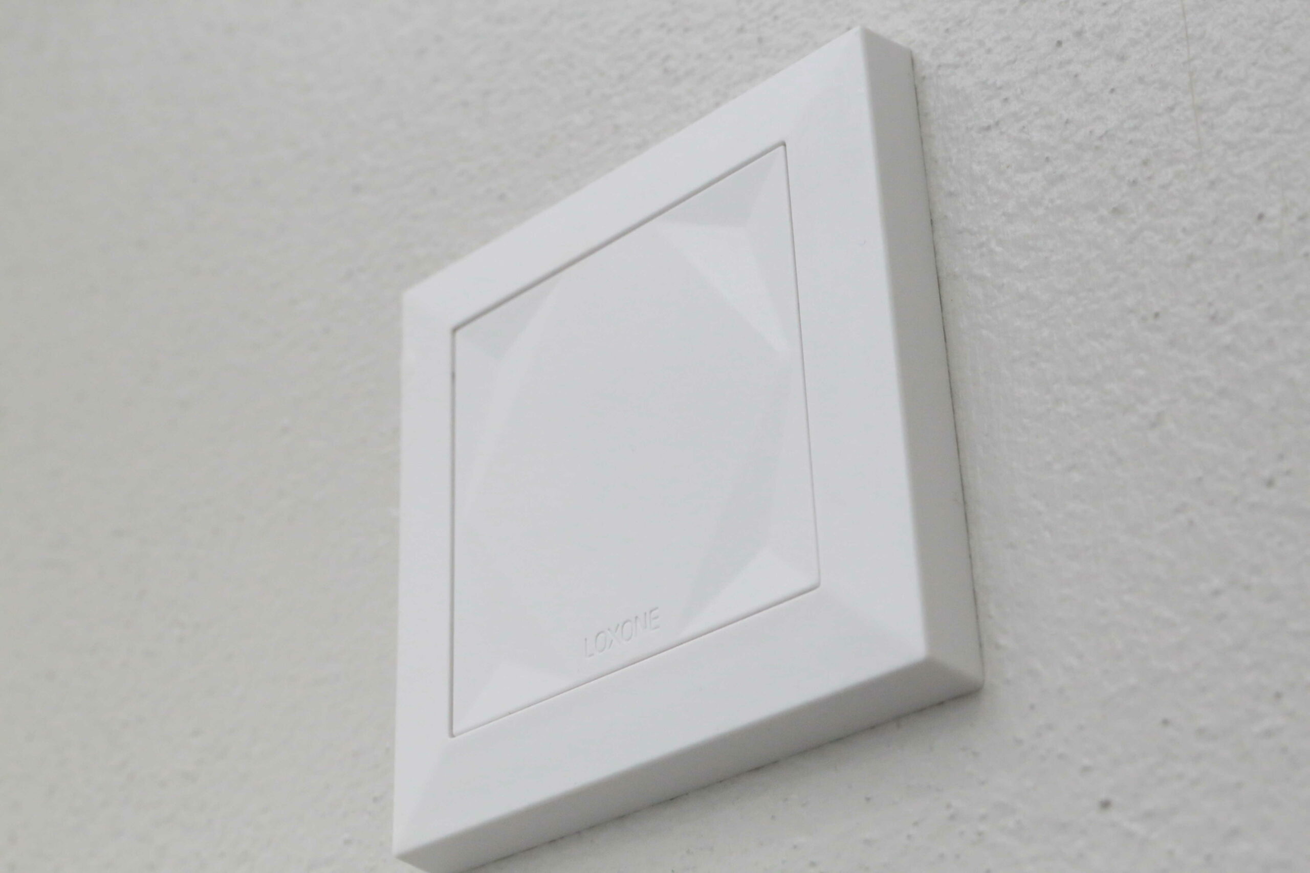 Vypínač Touch Tree na stene