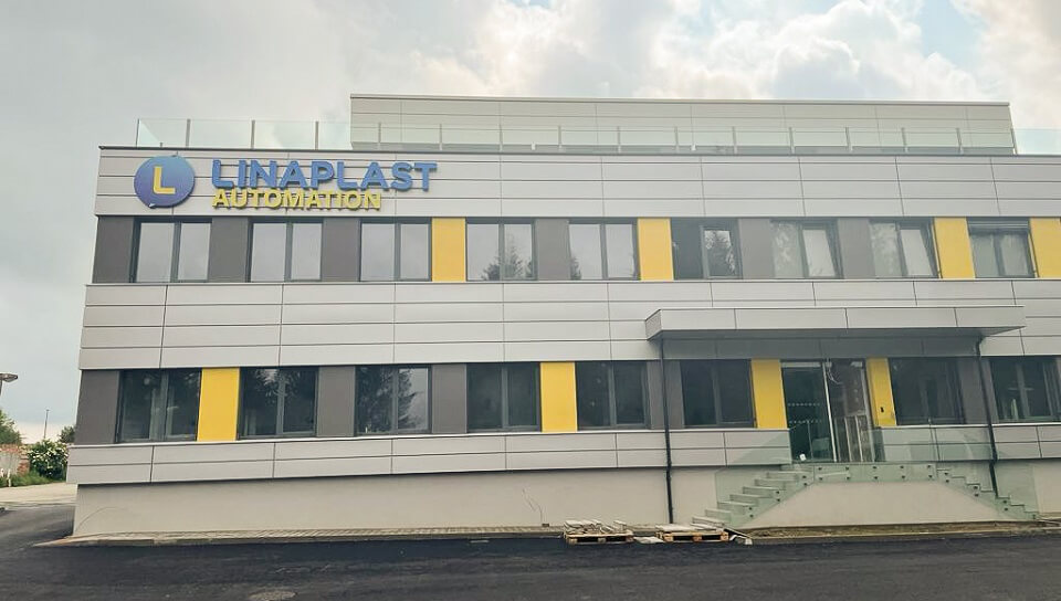 Skladovacia hala Linaplast zvonku