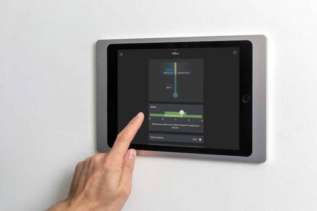 Ukazateľ komfortnej teploty na nástennom tablete