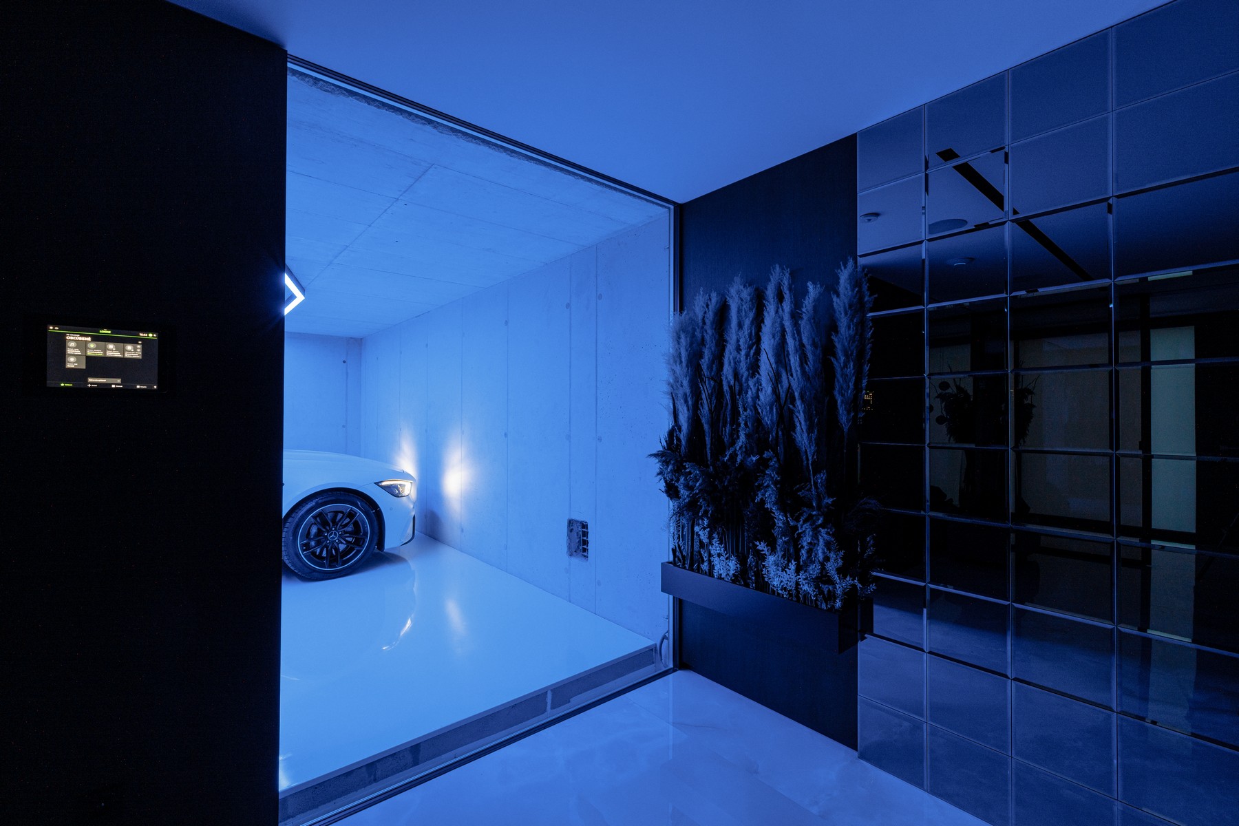 MB Residence - garáž