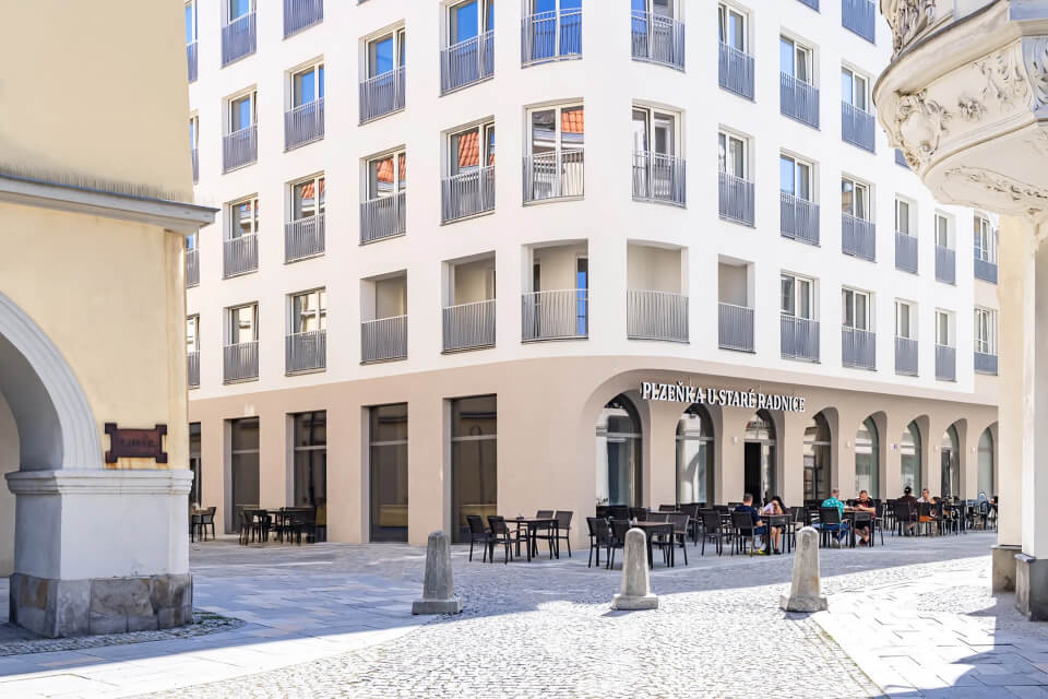 Plzeňka je umiestnená na rohu v prízemí Nové Lauby. (Foto: novelauby.cz)